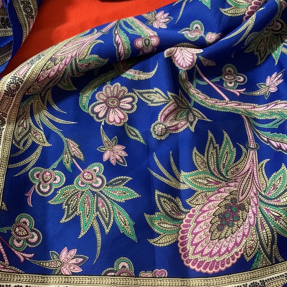 Tie Rack ‘Art of the Scarf’ poly, made in Italy, royal blue paisley 40”sq - Picture 4 of 4